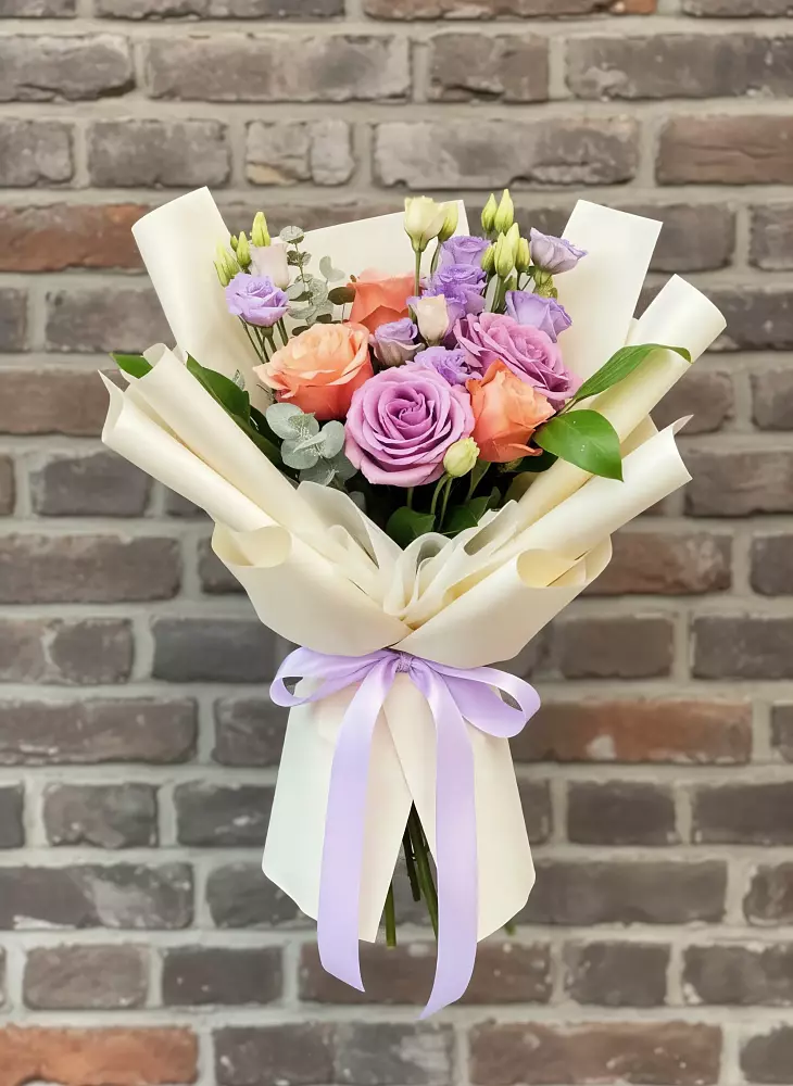 Букет цветов из: Лизиантусы и Розы в Белинском