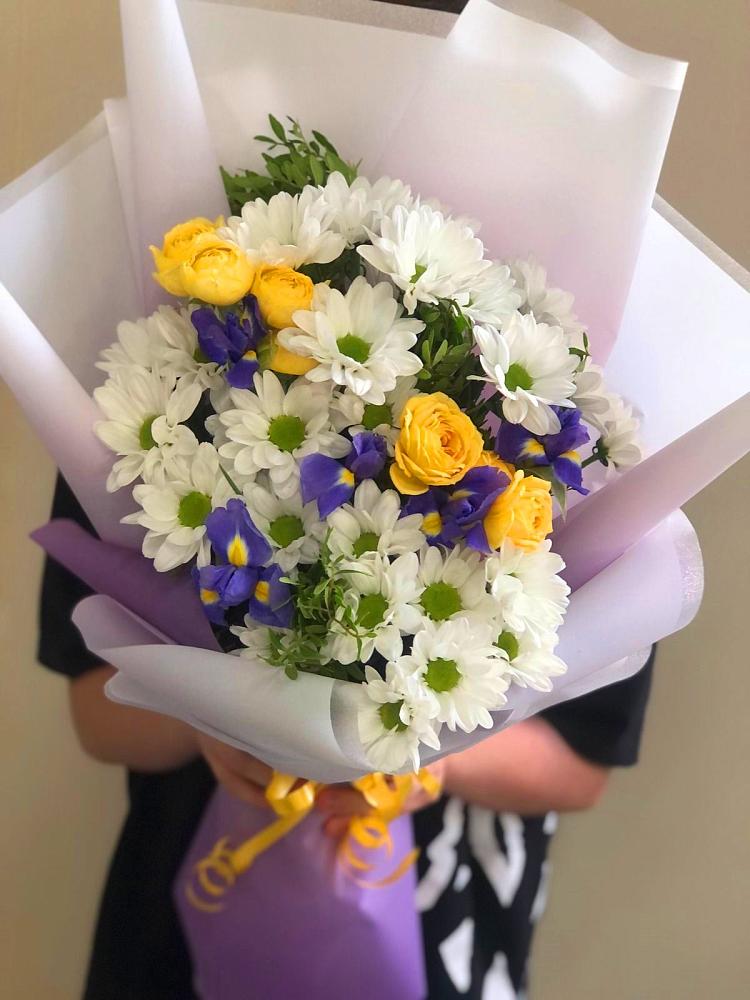 Букет цветов из: Ирисы, Хризантемы и Розы в Белинском
