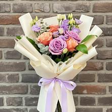 Букет цветов из:  Лизиантусы и Розы в Белинском