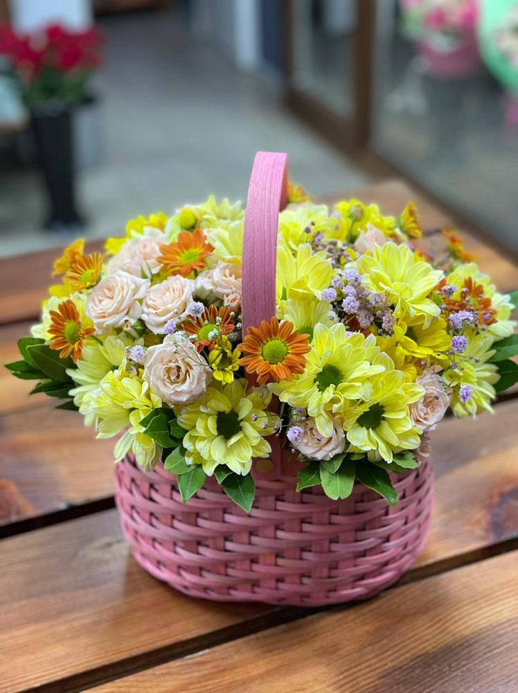 Цветочная композиция из Хризантемы и Розы в корзине в Белинском