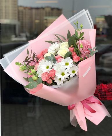 Букет цветов из: Розы, Лизиантусы и Хризантемы в Белинском