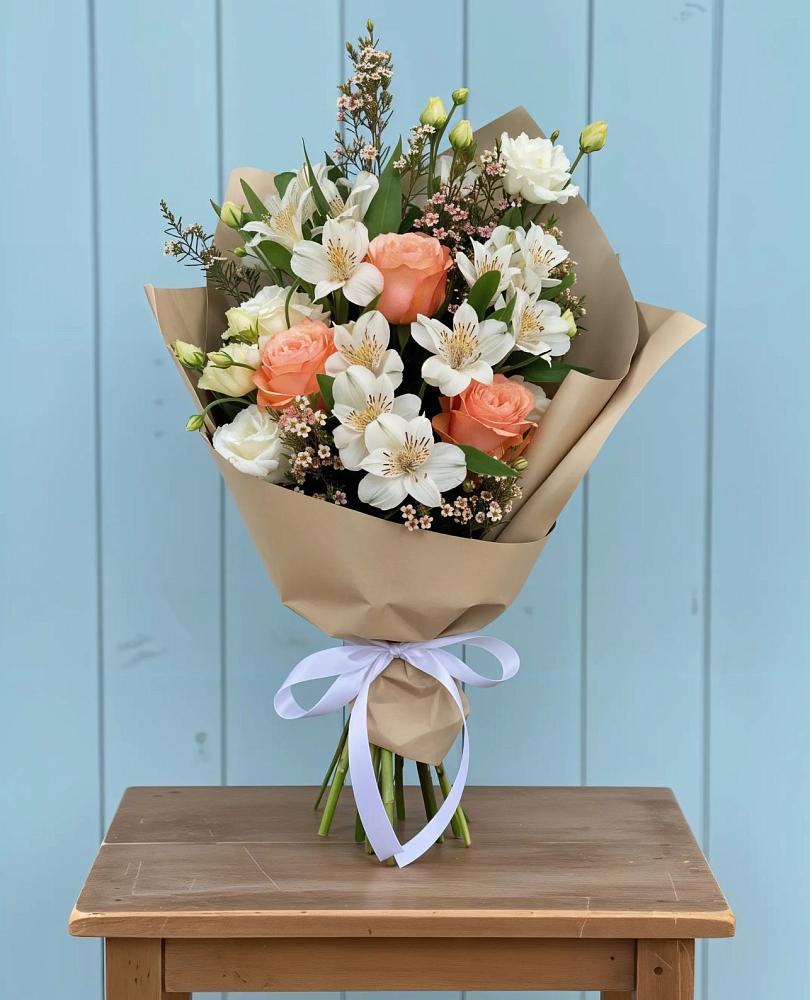 Букет цветов из: Альстромерии, Лизиантусы, Розы и Хризантемы в Белинском